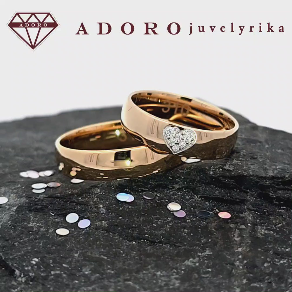 Geltono aukso vestuviniai žiedai su širdies formos deimantų inkrustacija – ADORO juvelyrika