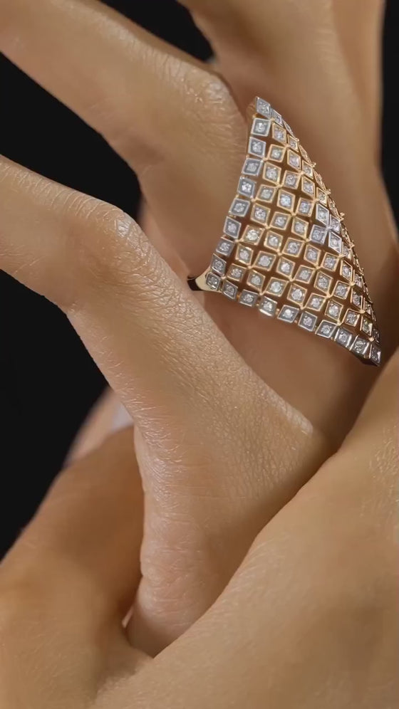 Sužadėtuvių žiedas su deimantais Selena