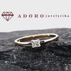 Geltono aukso žiedas su 0.15 ct „Princess“ formos deimantu – ADORO juvelyrika