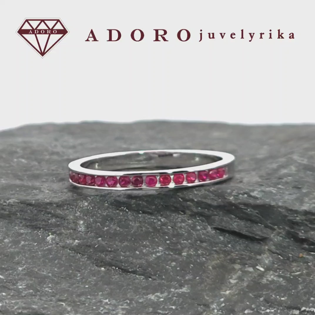 Baltas aukso žiedas su natūraliais rubinais – ADORO juvelyrika