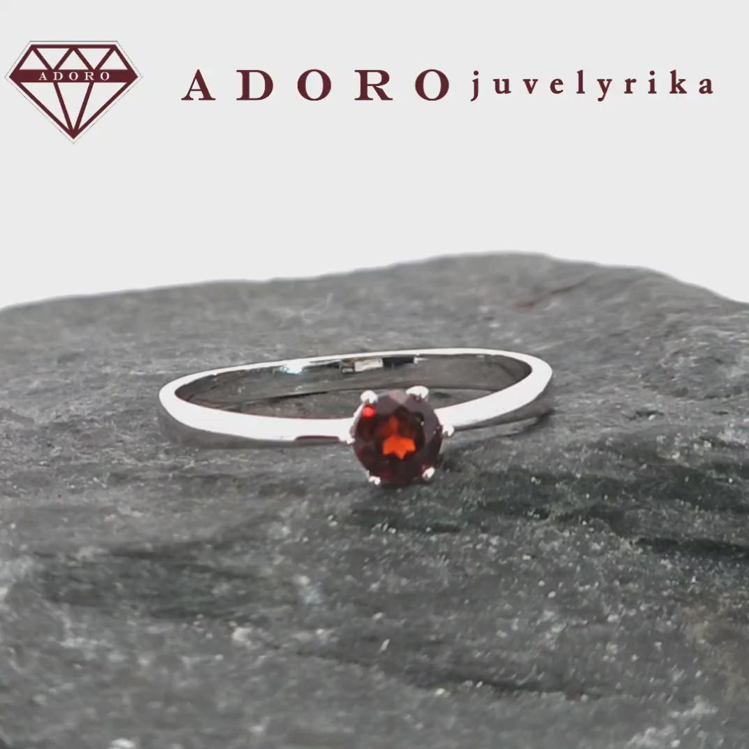 585 balto aukso žiedas su raudonu granatu, klasikinis žiedas su granatu