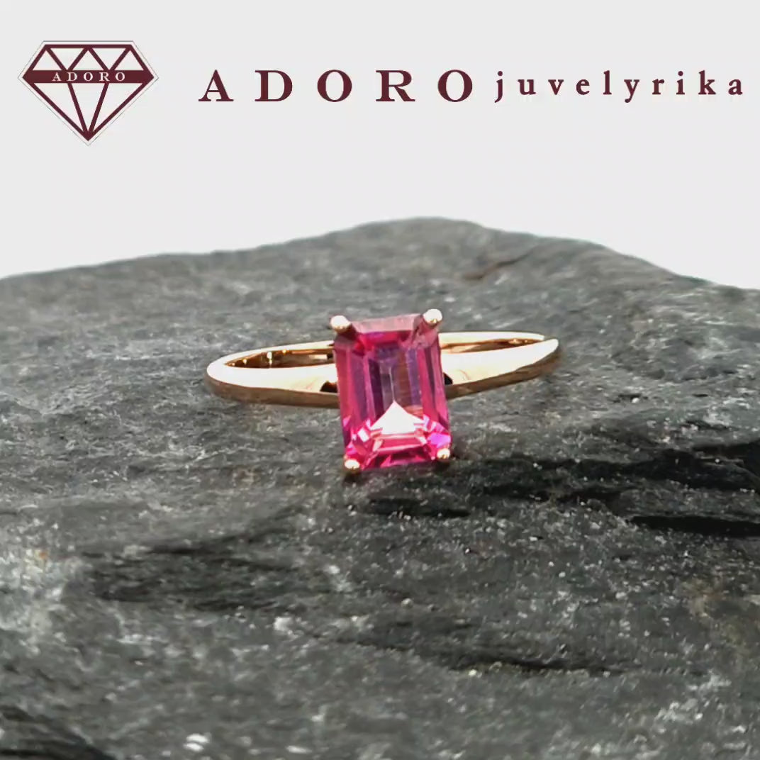 Raudono aukso žiedas su natūraliu rožiniu topazu – ADORO juvelyrika