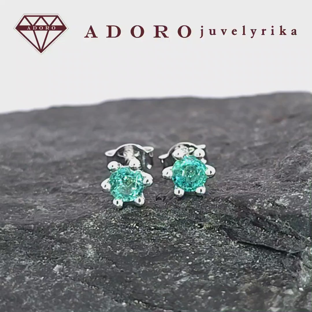 Baltos aukso auskarai su 0.30 ct smaragdais – ADORO juvelyrika