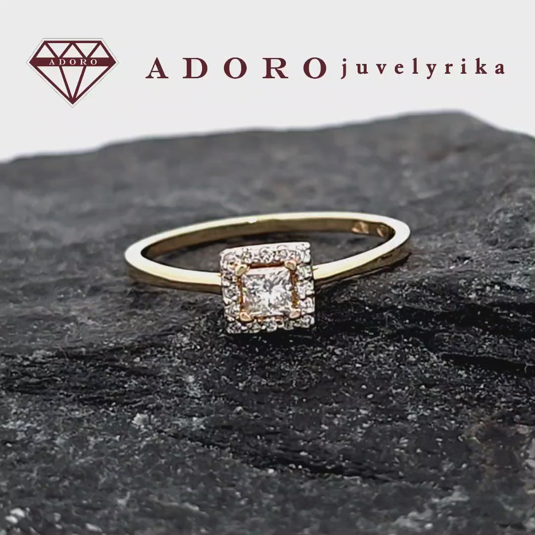 Geltono aukso žiedas su princesės formos deimantu – ADORO juvelyrika