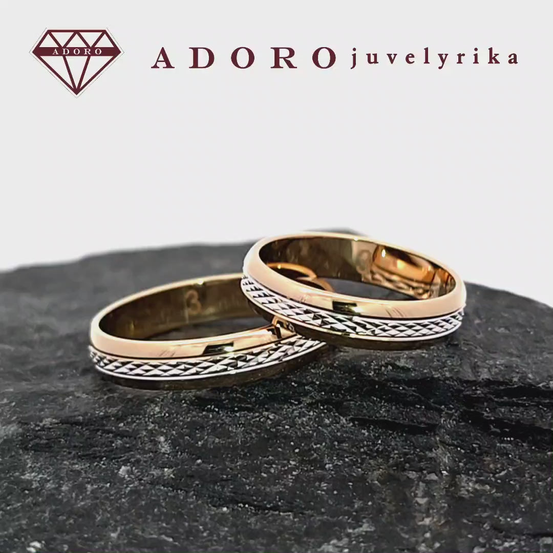 Geltono ir balto aukso vestuviniai žiedai su deimantuotu raštu – ADORO juvelyrika