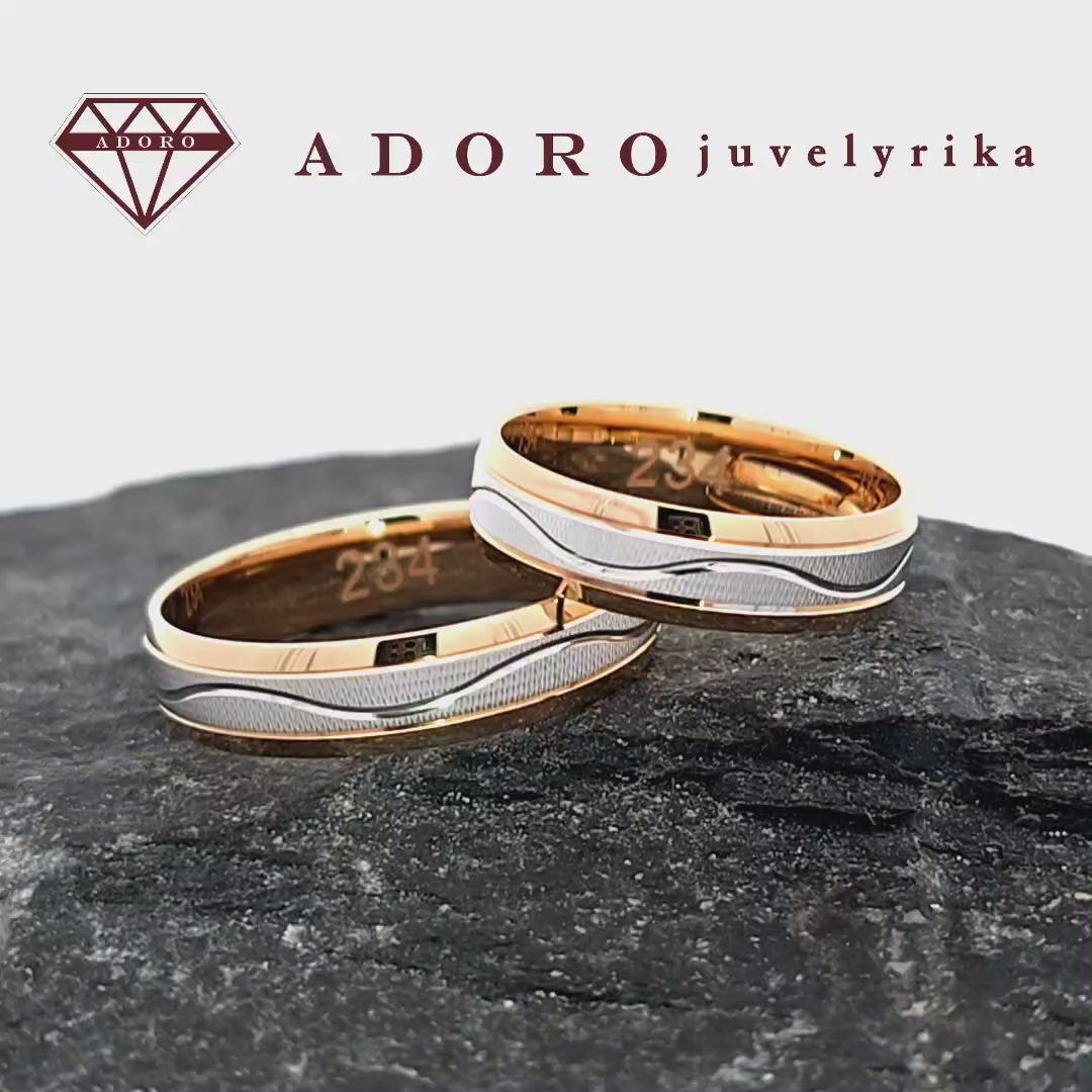 Dviejų spalvų banguoto rašto vestuviniai žiedai – ADORO juvelyrika